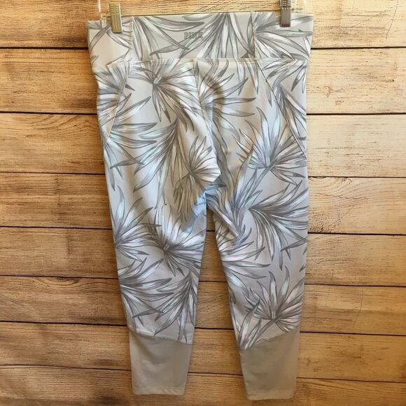 VICTORIA'S SECRET PINK ULTIMATE CROP LEGGINGS - Picture 4 of 7